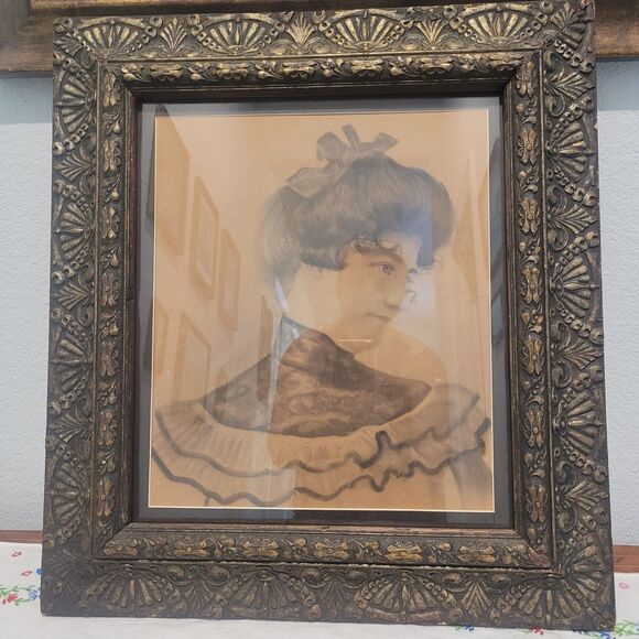 Vintage or Antique Portrait of a women muted pallet in ornate frame & Matted - Picture 2 of 16